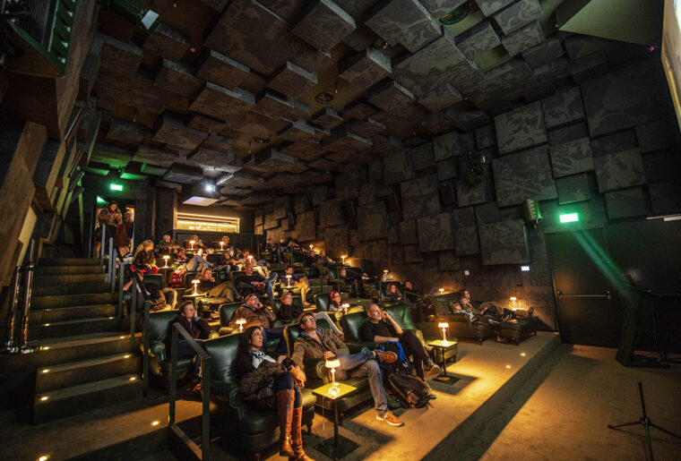 1_Loungezaal-Forum-Groningen-c-Knelis